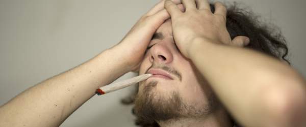Užívanie marihuany u dospievajúcich môže zvýšiť riziko psychóz v dospelosti